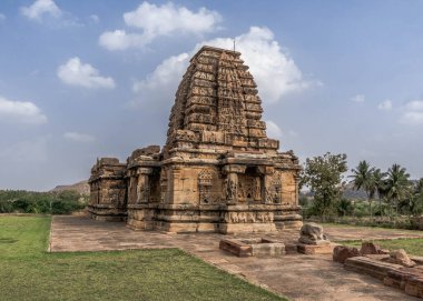 8. yüzyılın Pattadakal 'ındaki mimari kompleksi, tapınak mimarisinde Hindu tarzı Wesar' ın gelişiminin doruk noktası.