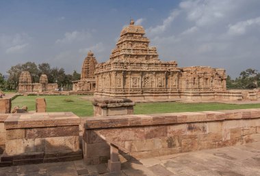 8. yüzyılın Pattadakal 'ındaki mimari kompleksi, tapınak mimarisinde Hindu tarzı Wesar' ın gelişiminin doruk noktası.