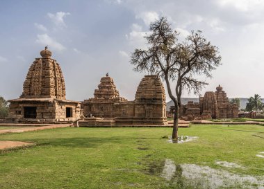 8. yüzyılın Pattadakal 'ındaki mimari kompleksi, tapınak mimarisinde Hindu tarzı Wesar' ın gelişiminin doruk noktası.