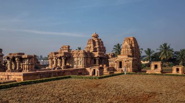 8. yüzyılın Pattadakal 'ındaki mimari kompleksi, tapınak mimarisinde Hindu tarzı Wesar' ın gelişiminin doruk noktası.