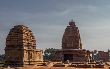 8. yüzyılın Pattadakal 'ındaki mimari kompleksi, tapınak mimarisinde Hindu tarzı Wesar' ın gelişiminin doruk noktası.