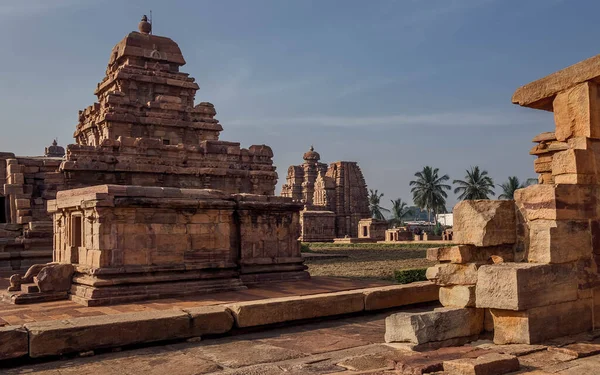 8. yüzyılın Pattadakal 'ındaki mimari kompleksi, tapınak mimarisinde Hindu tarzı Wesar' ın gelişiminin doruk noktası.