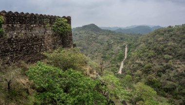 Hindistan Seddi, Hindistan 'ın Kumbalgarh Kalesi' nin kale duvarları olarak adlandırılır.