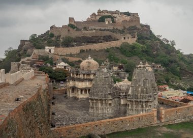 Hindistan Seddi, Hindistan 'ın Kumbalgarh Kalesi' nin kale duvarları olarak adlandırılır.