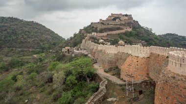 Hindistan Seddi, Hindistan 'ın Kumbalgarh Kalesi' nin kale duvarları olarak adlandırılır.