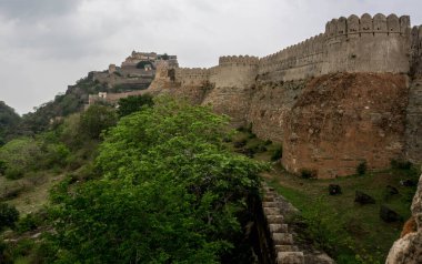 Hindistan Seddi, Hindistan 'ın Kumbalgarh Kalesi' nin kale duvarları olarak adlandırılır.