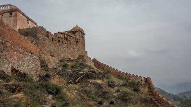Hindistan Seddi, Hindistan 'ın Kumbalgarh Kalesi' nin kale duvarları olarak adlandırılır.