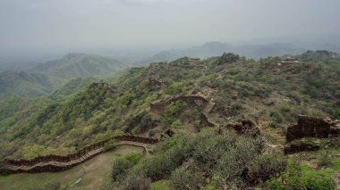 Hindistan Seddi, Hindistan 'ın Kumbalgarh Kalesi' nin kale duvarları olarak adlandırılır.