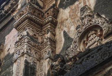 Gizemli Ellora Mağaraları eşsiz bir tapınak kompleksidir.