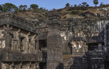 Gizemli Ellora Mağaraları eşsiz bir tapınak kompleksidir.