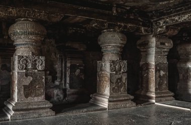 Gizemli Ellora Mağaraları eşsiz bir tapınak kompleksidir.