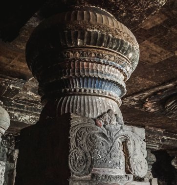 Gizemli Ellora Mağaraları eşsiz bir tapınak kompleksidir.