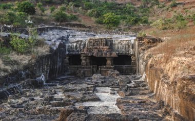 Gizemli Ellora Mağaraları eşsiz bir tapınak kompleksidir.