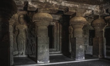 Gizemli Ellora Mağaraları eşsiz bir tapınak kompleksidir.