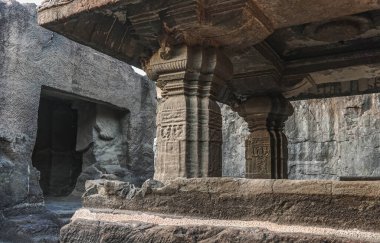 Gizemli Ellora Mağaraları eşsiz bir tapınak kompleksidir.