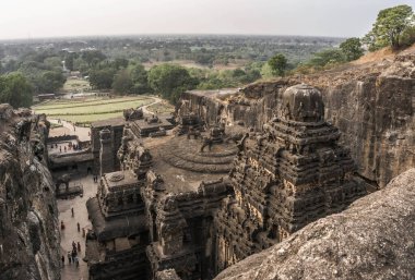 Gizemli Ellora Mağaraları eşsiz bir tapınak kompleksidir.