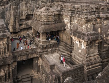 Gizemli Ellora Mağaraları eşsiz bir tapınak kompleksidir.