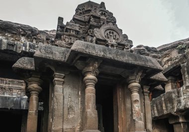 Gizemli Ellora Mağaraları eşsiz bir tapınak kompleksidir.