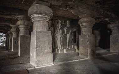 Gizemli Ellora Mağaraları eşsiz bir tapınak kompleksidir.