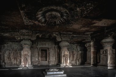 Gizemli Ellora Mağaraları eşsiz bir tapınak kompleksidir.