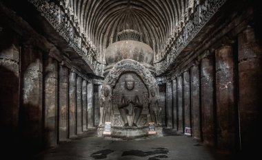 Gizemli Ellora Mağaraları eşsiz bir tapınak kompleksidir.
