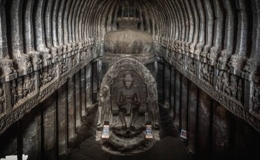 Gizemli Ellora Mağaraları eşsiz bir tapınak kompleksidir.