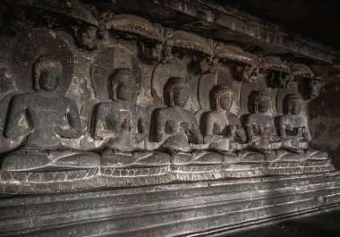 Gizemli Ellora Mağaraları eşsiz bir tapınak kompleksidir.