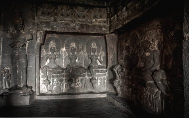 Gizemli Ellora Mağaraları eşsiz bir tapınak kompleksidir.