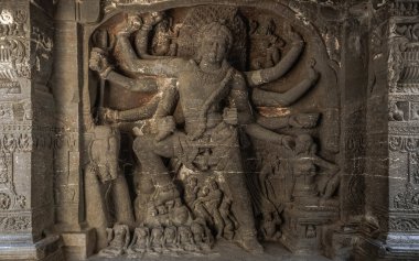 Gizemli Ellora Mağaraları eşsiz bir tapınak kompleksidir.