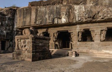 Gizemli Ellora Mağaraları eşsiz bir tapınak kompleksidir.