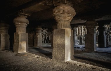 Gizemli Ellora Mağaraları eşsiz bir tapınak kompleksidir.