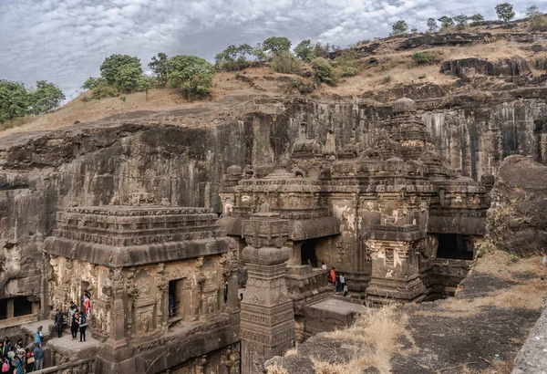 Gizemli Ellora Mağaraları eşsiz bir tapınak kompleksidir.