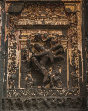 Gizemli Ellora Mağaraları eşsiz bir tapınak kompleksidir.