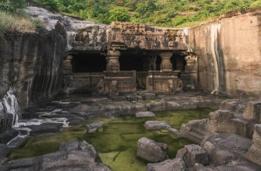 Gizemli Ellora Mağaraları eşsiz bir tapınak kompleksidir.