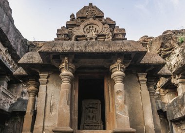 Gizemli Ellora Mağaraları eşsiz bir tapınak kompleksidir.