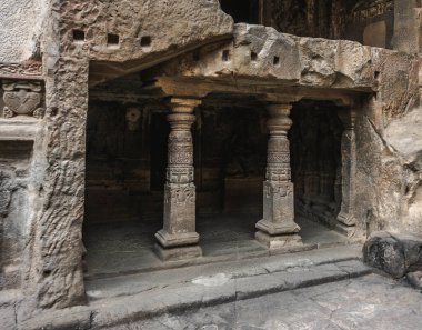 Gizemli Ellora Mağaraları eşsiz bir tapınak kompleksidir.