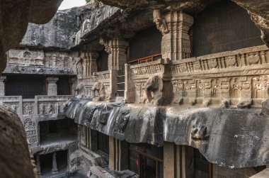 Gizemli Ellora Mağaraları eşsiz bir tapınak kompleksidir.