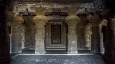Gizemli Ellora Mağaraları eşsiz bir tapınak kompleksidir.