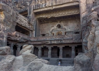 Gizemli Ellora Mağaraları eşsiz bir tapınak kompleksidir.