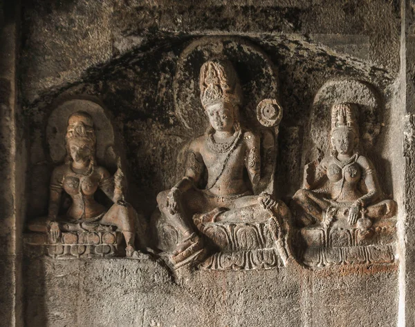 Gizemli Ellora Mağaraları eşsiz bir tapınak kompleksidir.
