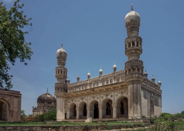Hyderabad, Hindistan 'ın incisi Andhra Pradesh' in başkentidir.