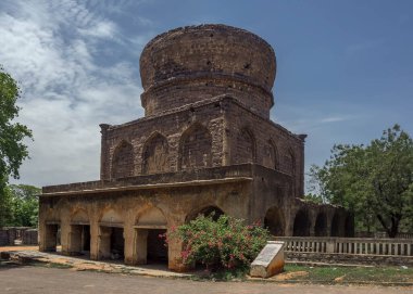 Hyderabad, Hindistan 'ın incisi Andhra Pradesh' in başkentidir.