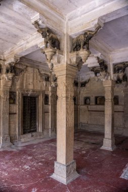 Hindistan 'ın mavi Bundi kentindeki Taragarh kalesi yamaçtaki saray kompleksi.