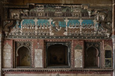 Hindistan 'ın mavi Bundi kentindeki Taragarh kalesi yamaçtaki saray kompleksi.