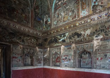 Hindistan 'ın mavi Bundi kentindeki Taragarh kalesi yamaçtaki saray kompleksi.