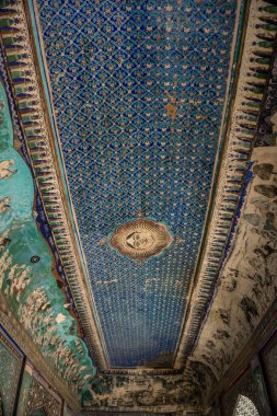 Hindistan 'ın mavi Bundi kentindeki Taragarh kalesi yamaçtaki saray kompleksi.