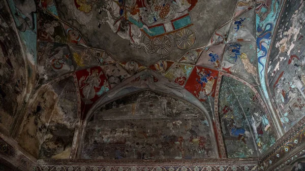 Hindistan 'ın mavi Bundi kentindeki Taragarh kalesi yamaçtaki saray kompleksi.