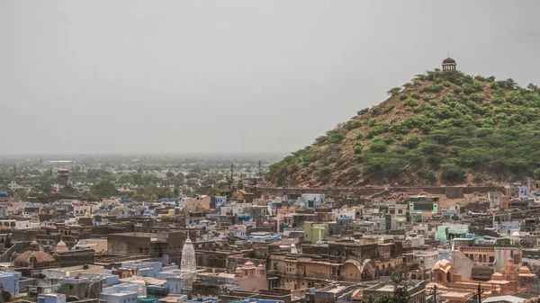 丘の中腹の宮殿複合体 インドのブンディの青い都市のタラガル要塞 — ストック写真