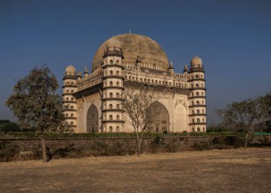 Dünyanın en büyük kubbelerinden birine sahip Golumbumbaz mezarı, Bijapur, Hindistan