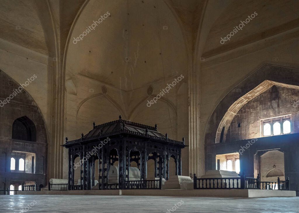 Tumba Golumbumbaz con una de las cúpulas más grandes del mundo, Bijapur